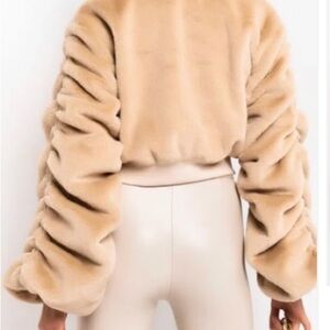 Cream cropped stacks arm jacket with front zipper